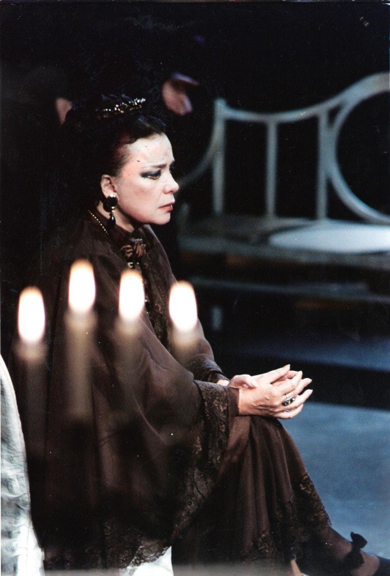 Η Τζένη και το Ίδρυμα