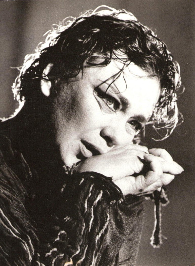 Η Τζένη και το Ίδρυμα