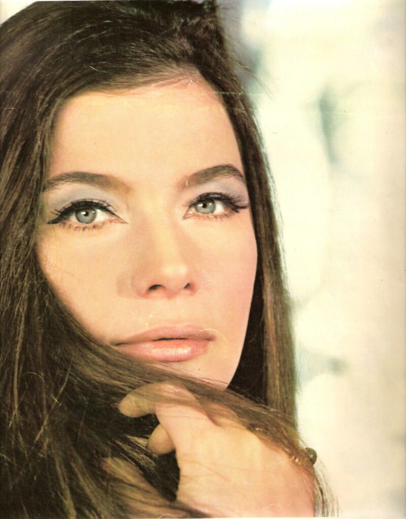 Σήμερα τιμούμε τη μνήμη της αξέχαστης Τζένης Καρέζη!